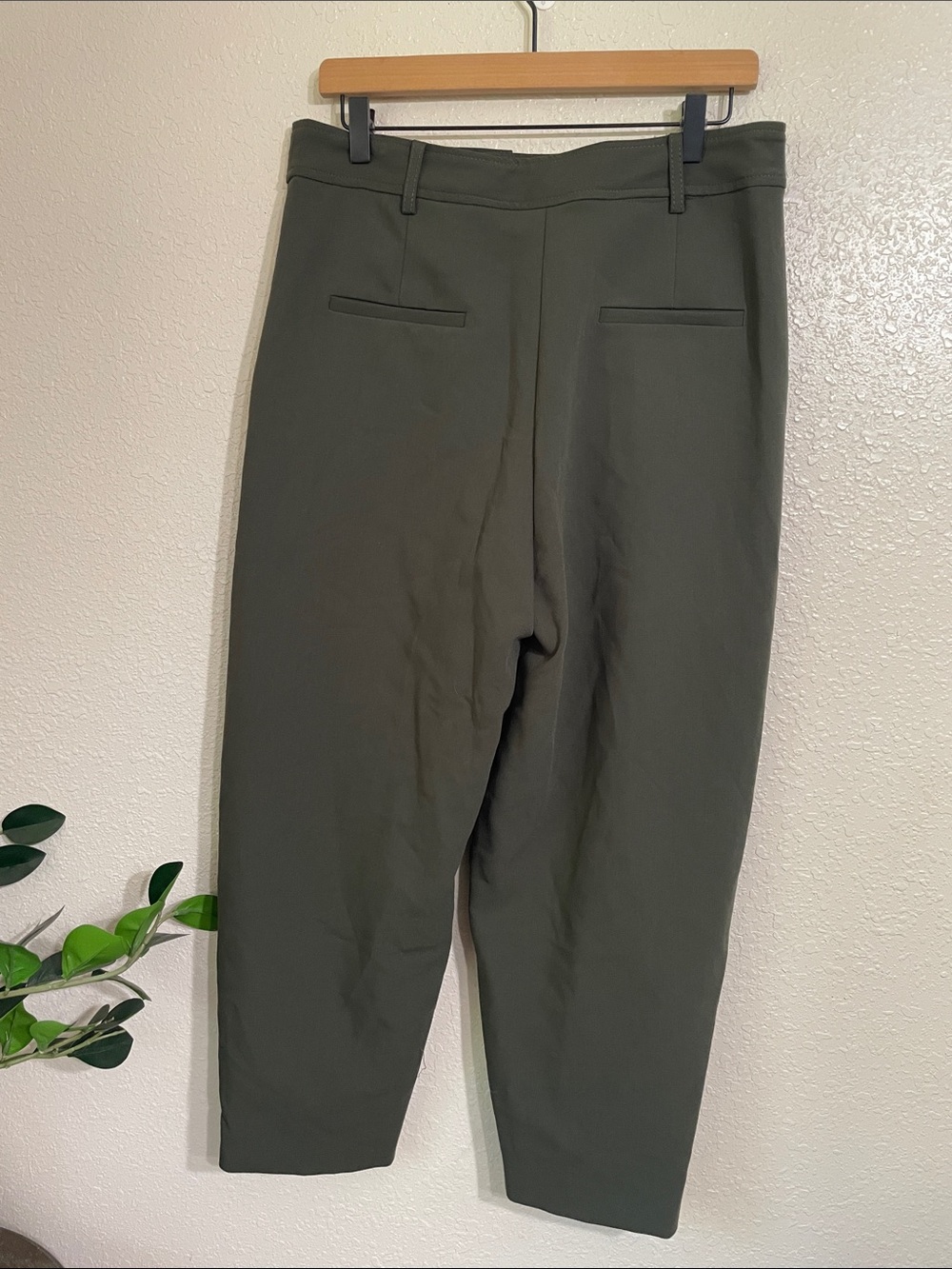 Zara  Olive Pleated Cuffed barrel pants - Picture 6 of 10